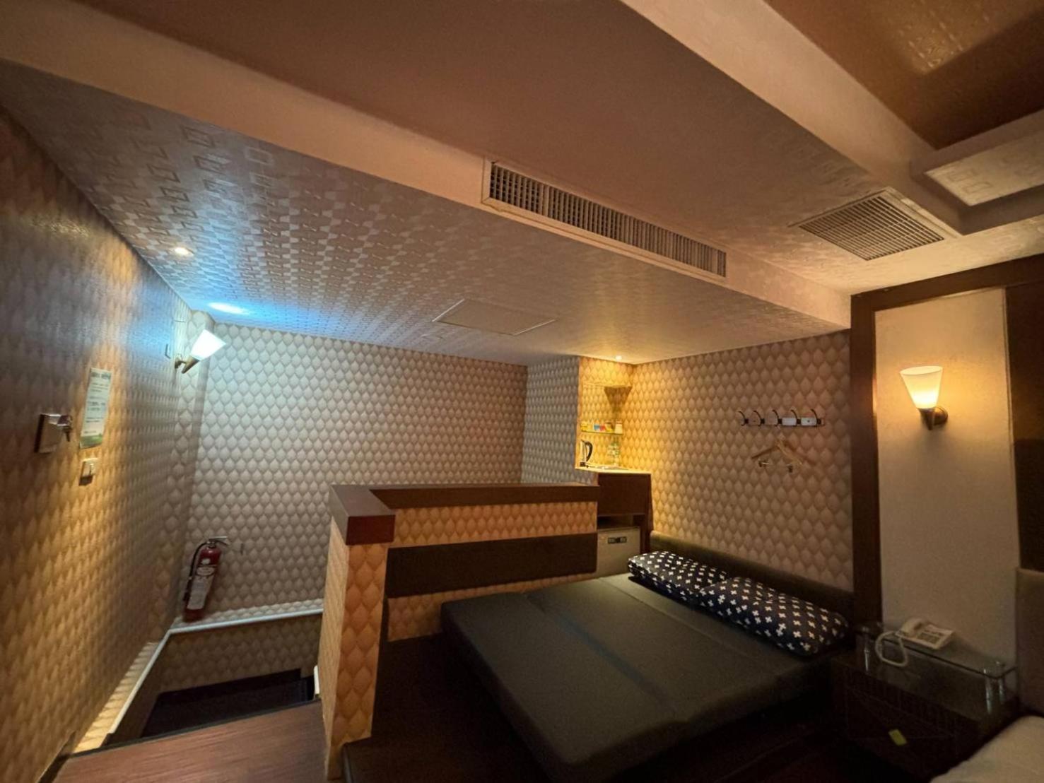Hua Xiang Motel - Da Chang Kaohsiung Bagian luar foto