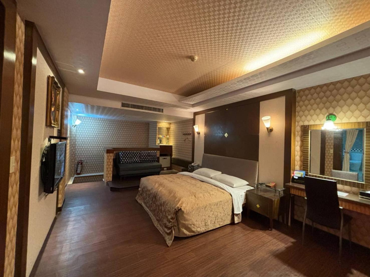 Hua Xiang Motel - Da Chang Kaohsiung Bagian luar foto