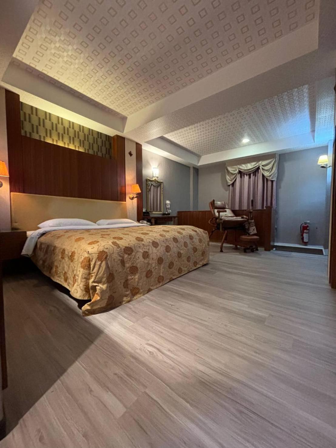 Hua Xiang Motel - Da Chang Kaohsiung Bagian luar foto