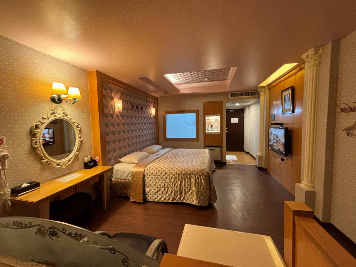 Hua Xiang Motel - Da Chang Kaohsiung Bagian luar foto