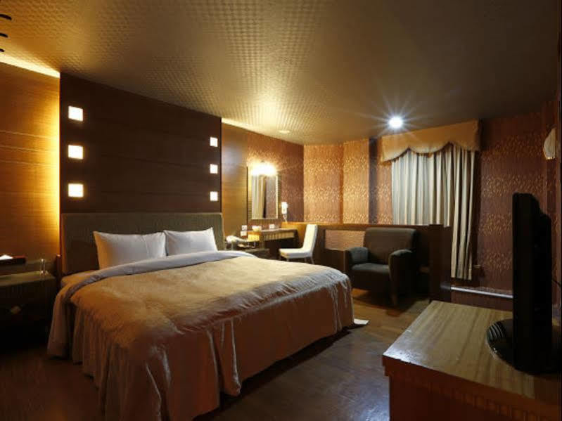Hua Xiang Motel - Da Chang Kaohsiung Bagian luar foto